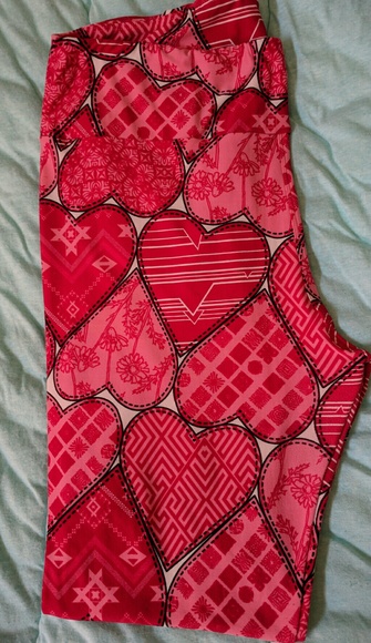 LuLaRoe Heart Tall & Curvy Leggings - Picture 3 of 8